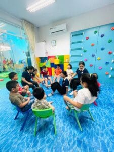Vì sao trẻ tự kỷ nên đến trung tâm can thiệp sớm?