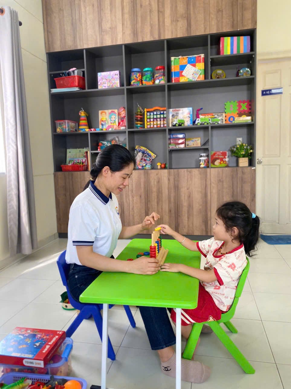 Vì sao trẻ tự kỷ nên đến trung tâm can thiệp sớm?