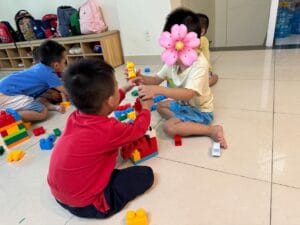 Tầm quan trọng của hoạt động chơi trong phát triển nhận thức của trẻ tự kỷ